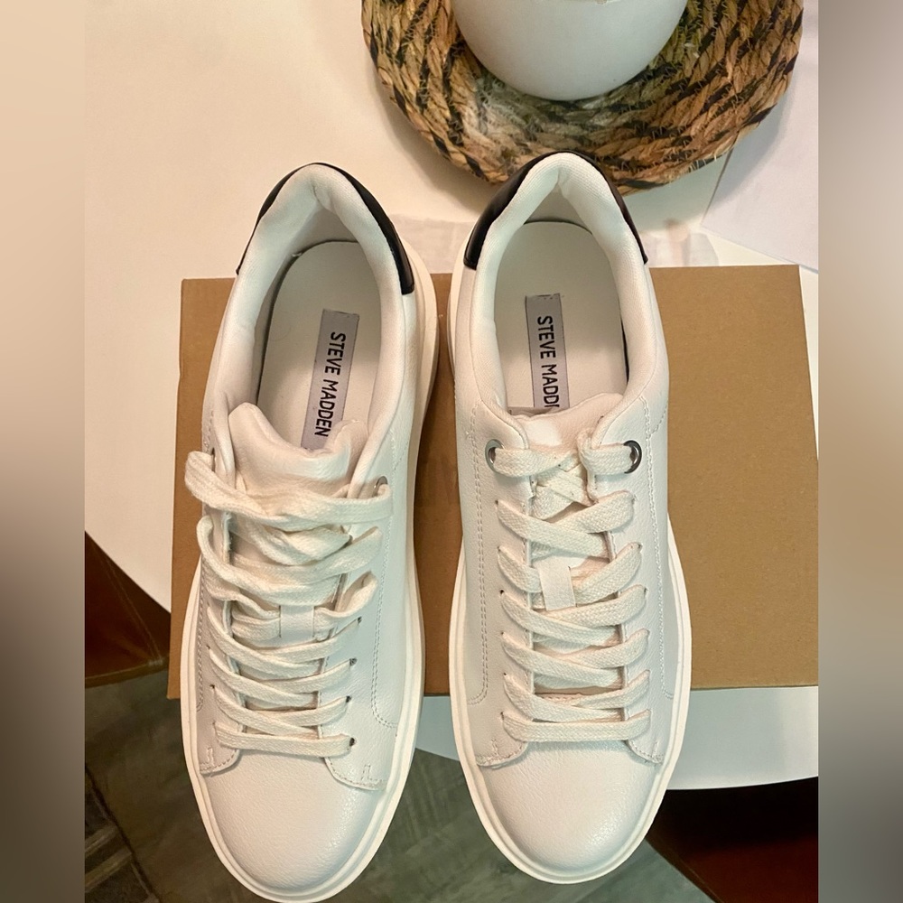 STEVE MADDEN CATCHER WHITE/BLACK MENS SIZE 11. Alexander McQueen Dupes!
